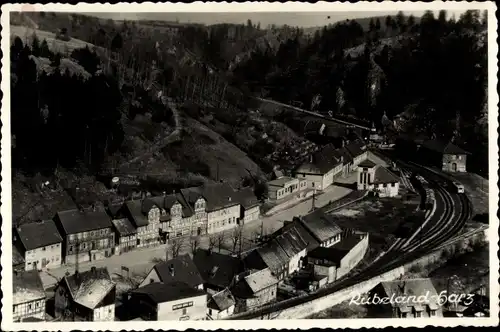 Foto Ak Rübeland Oberharz am Brocken, Blick auf den Ort, Bahnschienen, Bahnhof