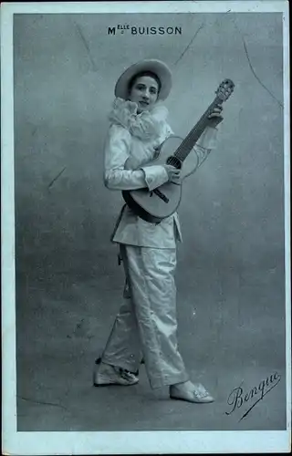 Ak Schauspielerin Mademoiselle Buisson, Portrait mit Gitarre