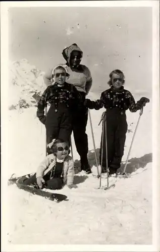 Ak Juliana der Niederlande, Prinzessinnen Beatrix, Irene, Margriet, Skiurlaub Matterhorn 1947