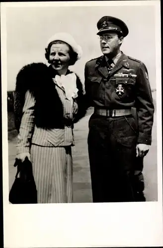 Ak Prinzessin Juliana der Niederlande, Prinz Bernhard, Vliegheide Soesterberg 1946