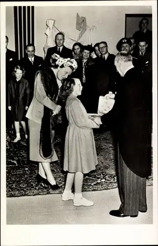 Ak Königin Juliana der Niederlande, Prinzessin Beatrix und Irene, Jaarbeurs te Utrecht 1949