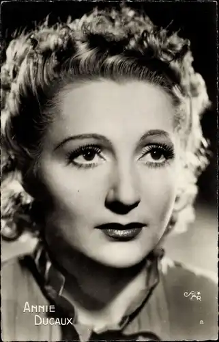 Ak Schauspielerin Annie Ducaux, Portrait