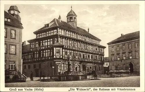 Ak Vacha im Wartburgkreis, Die Widmarkt, Rathaus mit Vitusbrunnen