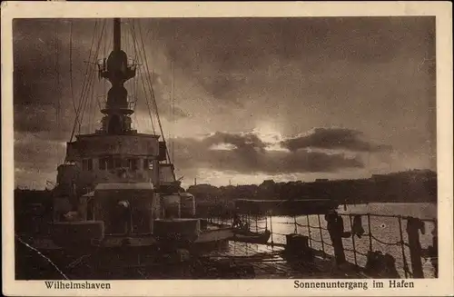 Ak Wilhelmshaven an der Nordsee, Sonnenuntergang im Hafen