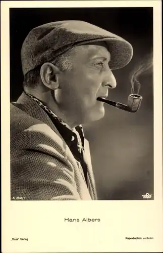 Ak Schauspieler Hans Albers, Seitenportrait mit Tabakpfeife
