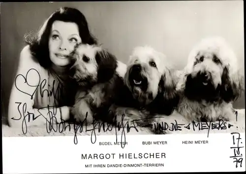 Ak Sängerin Margot Hielscher, Portrait mit Dandie Dinmont Terriern, Portrait, Autogramm
