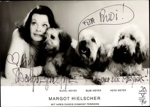 Ak Sängerin Margot Hielscher, Portrait mit Dandie Dinmont Terriern, Portrait, Autogramm