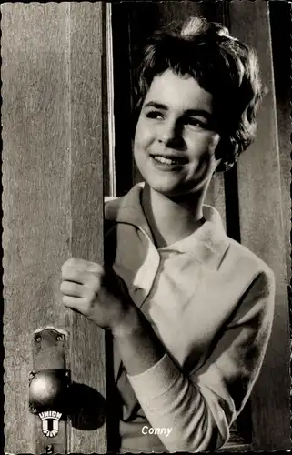 Ak Schauspielerin Conny, Portrait, Hula-Hopp, Conny