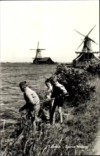 Ak Zaandijk Nordholland, Zaanse Molen, Windmühlen, Kinder beim Angeln am Ufer