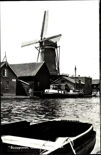 Ak Bodegraven Südholland, Mühle vom Wasser aus gesehen