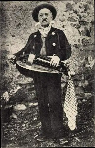 Ak Allier, Mann in Tracht mit Musikinstrument