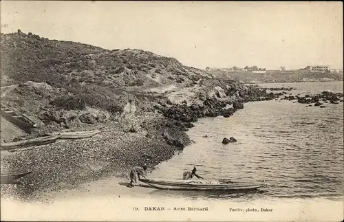 Ak Dakar Senegal, Anse Bernard, Fischer mit Boot am Ufer