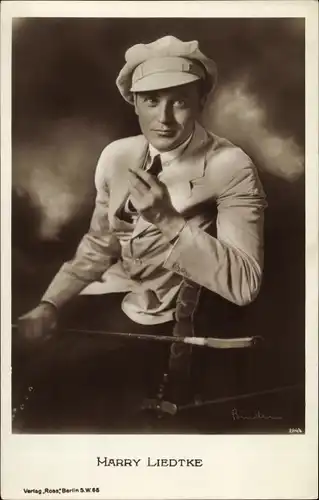 Ak Schauspieler Harry Liedtke, Portrait mit Mütze, Zigarette