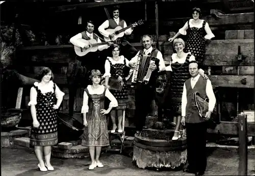 Foto Ak Olbernhau im Erzgebirge, Heimatgruppe Schwartenberg, Volkskunstkollektiv, auf der Bühne