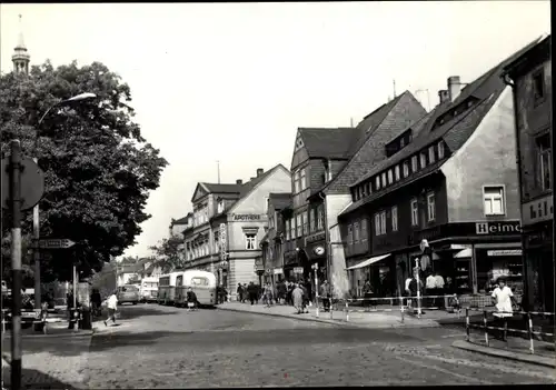 Ak Olbernhau im Erzgebirge, Ernst-Thälmann-Platz, Geschäfte, Passanten