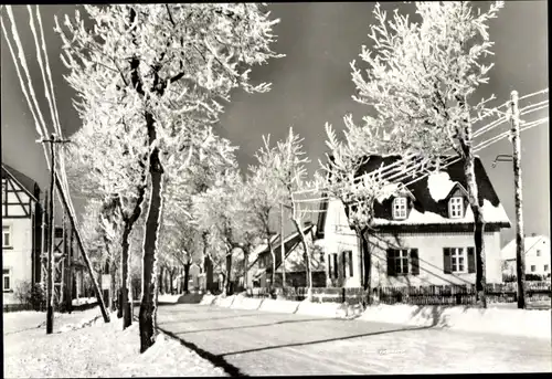 Ak Reitzenhain Marienberg im Erzgebirge, Straßenpartie im Winter