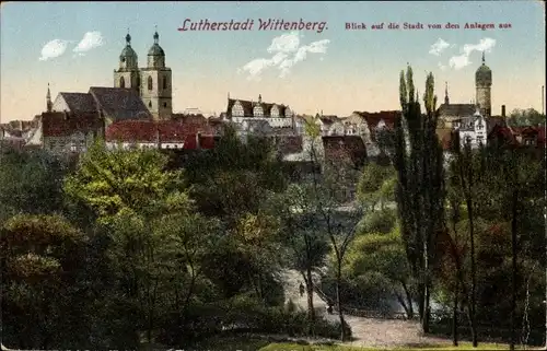 Ak Lutherstadt Wittenberg in Sachsen Anhalt, Blick auf die Stadt von den Anlagen aus