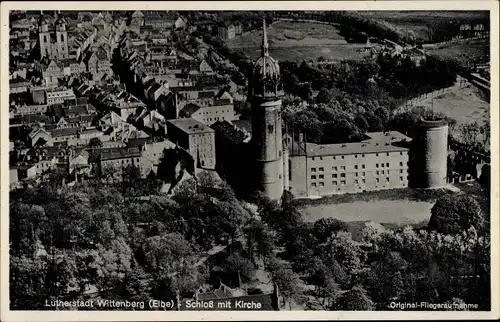 Ak Lutherstadt Wittenberg, Schloss mit Kirche, Original-Fliegeraufnahme