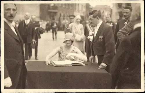 Ak Mons Wallonien Hennegau, Duc et Duchesse de Brabant 1928, Leopold III, Astrid von Schweden