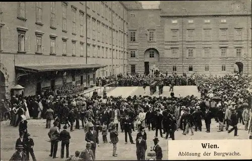 Ak Wien 1 Innere Stadt, Franzensplatz, Ablösung der Burgwache