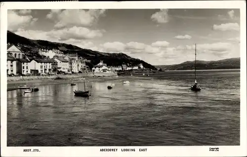 Ak Aberdyfi Aberdovey Wales, Ort vom Wasser aus gesehen, Teilansicht