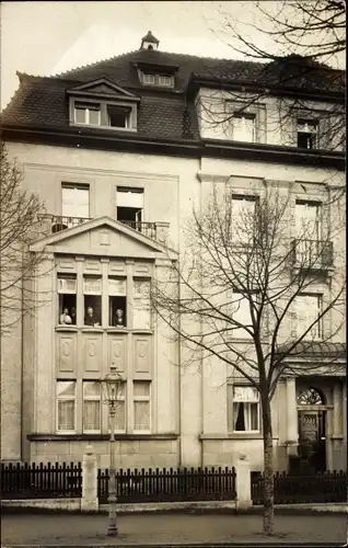 Foto Ak Freiburg im Breisgau, Partie an einem Wohnhaus 1913