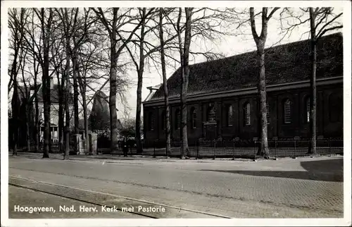 Ak Hoogeveen Drenthe, Ned. Herv. Kerk met Pastorie