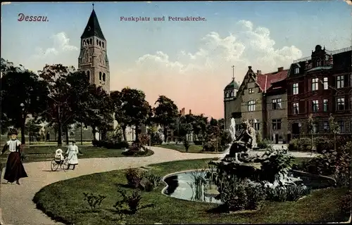 Ak Dessau in Sachsen Anhalt, Funkplatz und Petruskirche