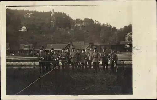 Foto Ak Münsingen in Württemberg, Truppenübungsplatz, Gruppenfoto, Soldaten