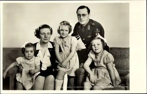 Ak Königin Juliana, Prinz Bernhard, Beatrix, Irene, Margriet