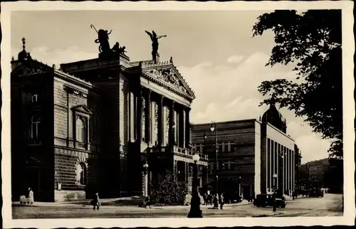Ak Praha Prag, Deutsches Theater, Straßenpartie, Passanten