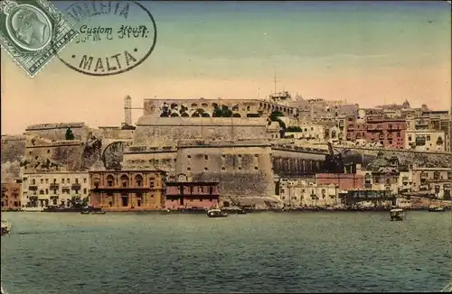 Ak Malta, Custom House, Ortsansicht vom Wasser aus gesehen