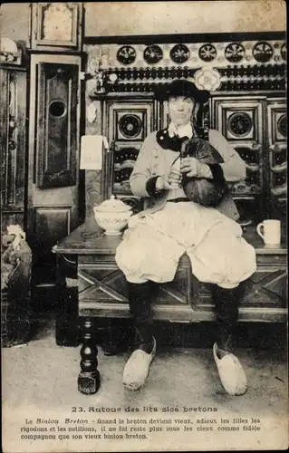 Ak Bretagne, Autour des lits clos bretons, Biniou breton, Mann in Tracht, Dudelsack