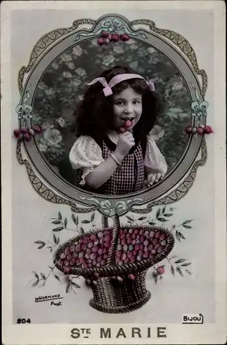 Ak Ste. Marie, Kinderportrait, Mädchen, Kirschen in einem Korb