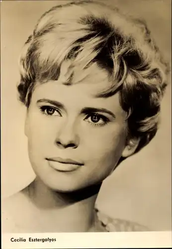 Ak Schauspielerin Cecilia Esztergalyos, Das goldene Haupt, Portrait