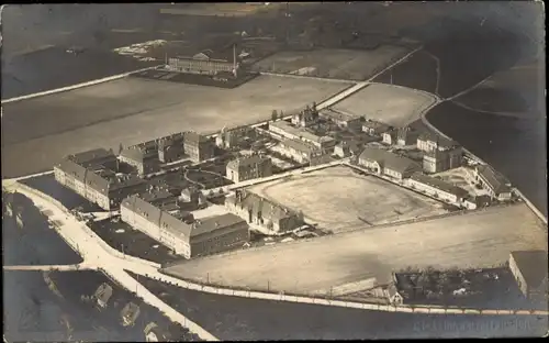 Foto Ak Meißen an der Elbe, Luftbild der Kaserne