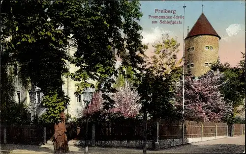 Ak Freiberg im Kreis Mittelsachsen, Promenaden Idylle am Schlossplatz, Turm