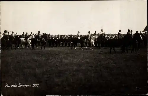 Foto Ak Zeithain in Sachsen, Parade 1912, Soldaten zu Pferde