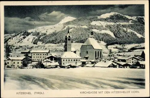 Ak Kitzbühel in Tirol, Kirchgasse mit dem Kitzbüheler Horn