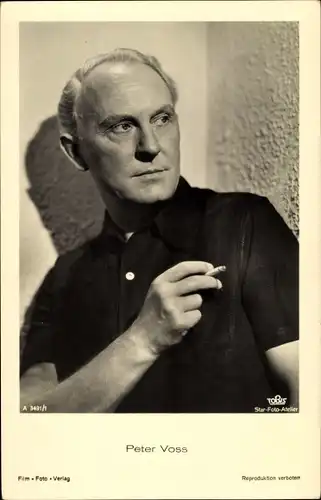 Ak Schauspieler Peter Voss, Portrait, Zigarette