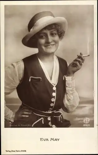 Ak Schauspielerin Eva May, Portrait mit Zigarette