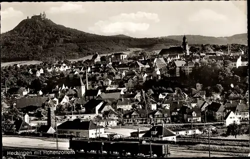 Ak Hechingen Zollernalbkreis, Ortsansicht mit Burg Hohenzollern