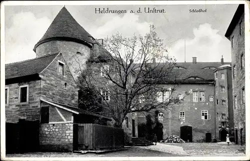 Ak Heldrungen im Kyffhäuserkreis Thüringen, Schlosshof