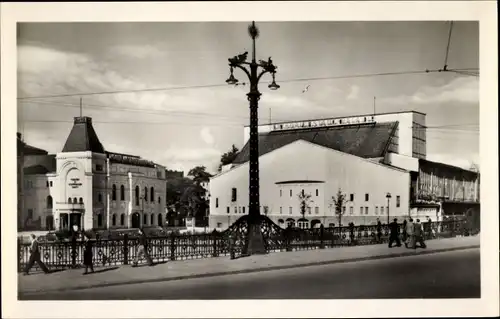 Ak Berlin Mitte, Weidendammer Brücke, Berliner Ensemble, Friedrichstadt Palast