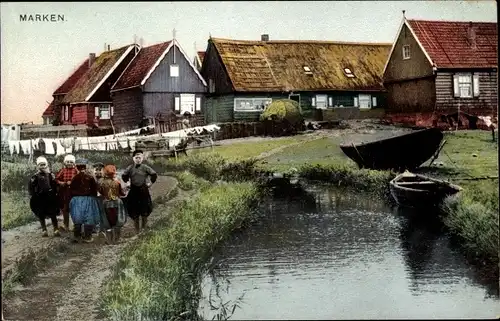 Ak Marken Nordholland Niederlande, Kinder in niederländischen Trachten, Fluss, Wäscheleinen