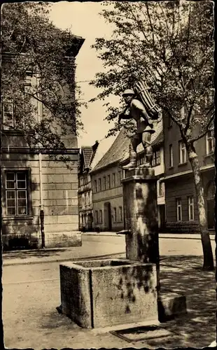 Ak Aschersleben im Salzlandkreis, Holzmarkt, Brunnen, Denkmal