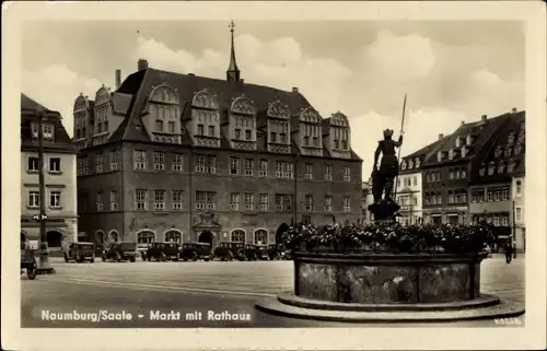 Ak Naumburg an der Saale, Blick auf den Marktplatz mit Rathaus, Autos