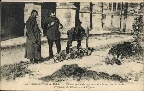Ak L'Epine Marne, La Grande Guerre 1914, Officiers francais deposant des fleurs sur la tombe