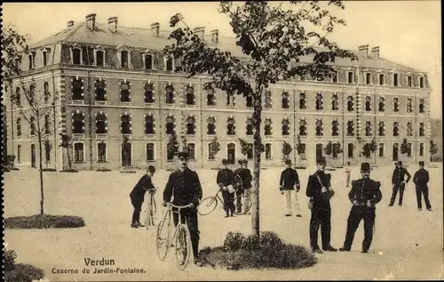 Ak Verdun Meuse, Caserne de Jardin Fontaine, Kaserne, Soldaten