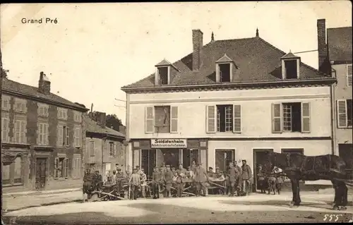 Ak Grand Pré Ardennes, Soldatenheim, deutsche Soldaten, Pferd